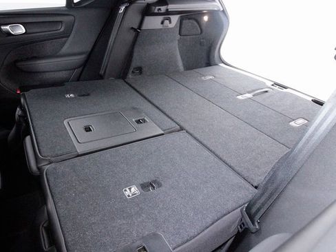 Certified 2025 Volvo XC40 B5 Plus image 33