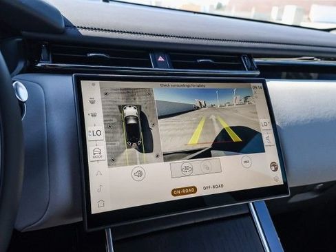 Certified 2026 Land Rover Range Rover Velar Dynamic SE AWD/4WD image 17
