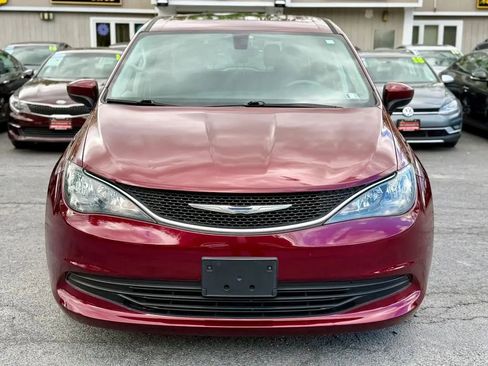 Used 2017 Chrysler Pacifica Touring FWD image 3