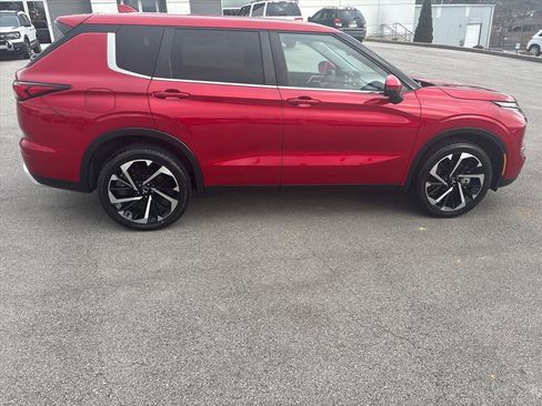 Used 2023 Mitsubishi Outlander SE image 11
