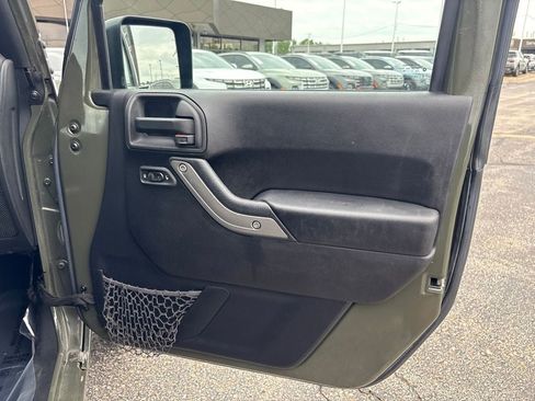 Used 2015 Jeep Wrangler Unlimited Sport w/ Quick Order Package 24S AWD/4WD image 30