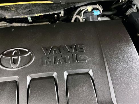 Used 2018 Toyota C-HR XLE FWD image 31