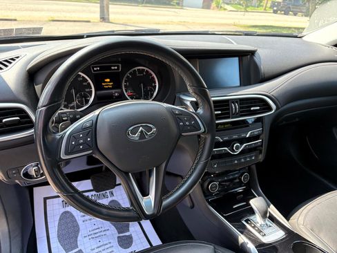 Used 2018 INFINITI QX30 Premium w/ Navigation Package image 23