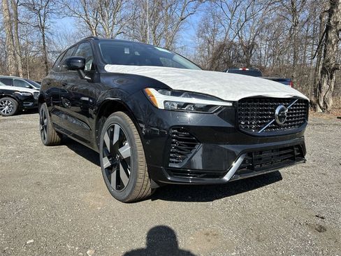 New 2025 Volvo XC60 T8 Plus w/ Climate Package image 5