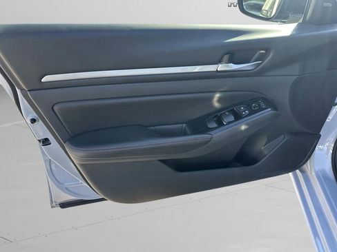 Used 2025 Nissan Altima 2.5 SR image 9