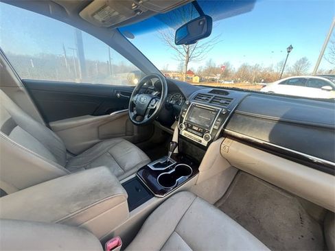 Used 2014 Toyota Camry XLE image 10