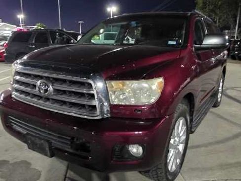 Used 2010 Toyota Sequoia Platinum RWD image 3