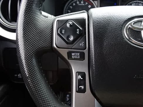 Certified 2022 Toyota Tacoma SR5 AWD/4WD image 36