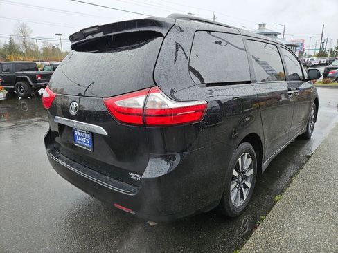 Used 2018 Toyota Sienna Limited image 5