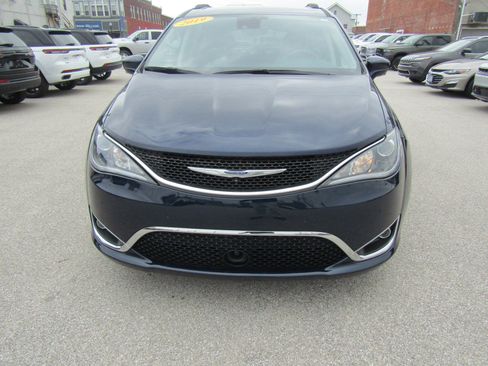 Used 2019 Chrysler Pacifica Touring-L Plus w/ Advanced Safetytec Group image 8