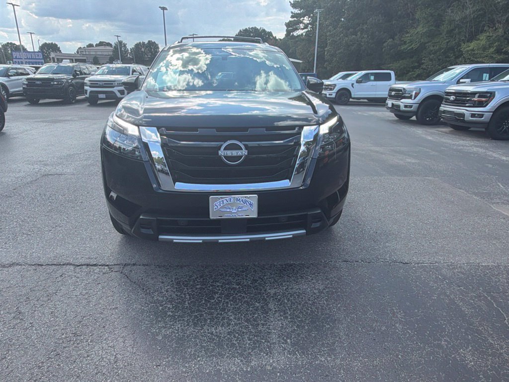 Used 2025 Nissan Pathfinder Platinum FWD image 8