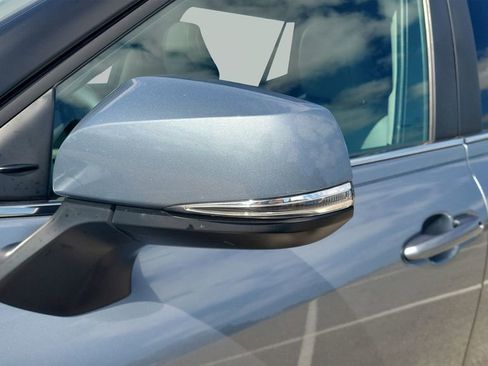 Used 2023 Toyota Highlander XLE image 28