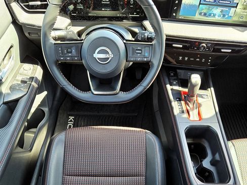 Used 2025 Nissan Kicks SR w/ Illumination Package image 15