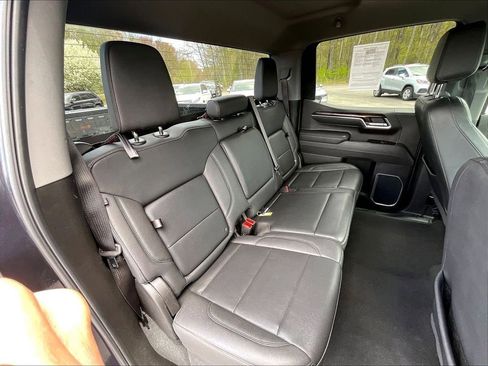 Used 2025 GMC Sierra 1500 SLT AWD/4WD image 19