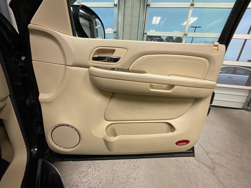 Used 2007 Cadillac Escalade AWD w/ Information Package image 28