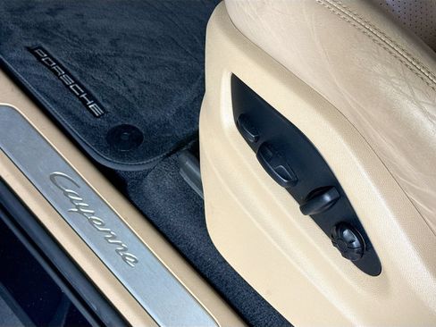 Certified 2023 Porsche Cayenne AWD/4WD image 23