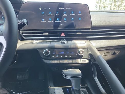 Used 2023 Hyundai Elantra SEL w/ Convenience Package FWD image 15
