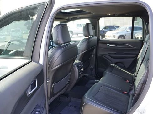 Certified 2023 Jeep Grand Cherokee Altitude image 17