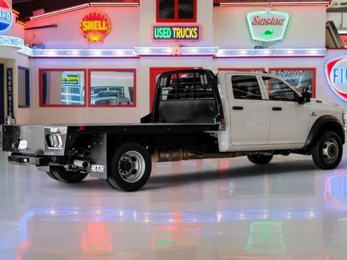 Used 2024 RAM 5500 Tradesman w/ Chrome Appearance Group AWD/4WD image 3