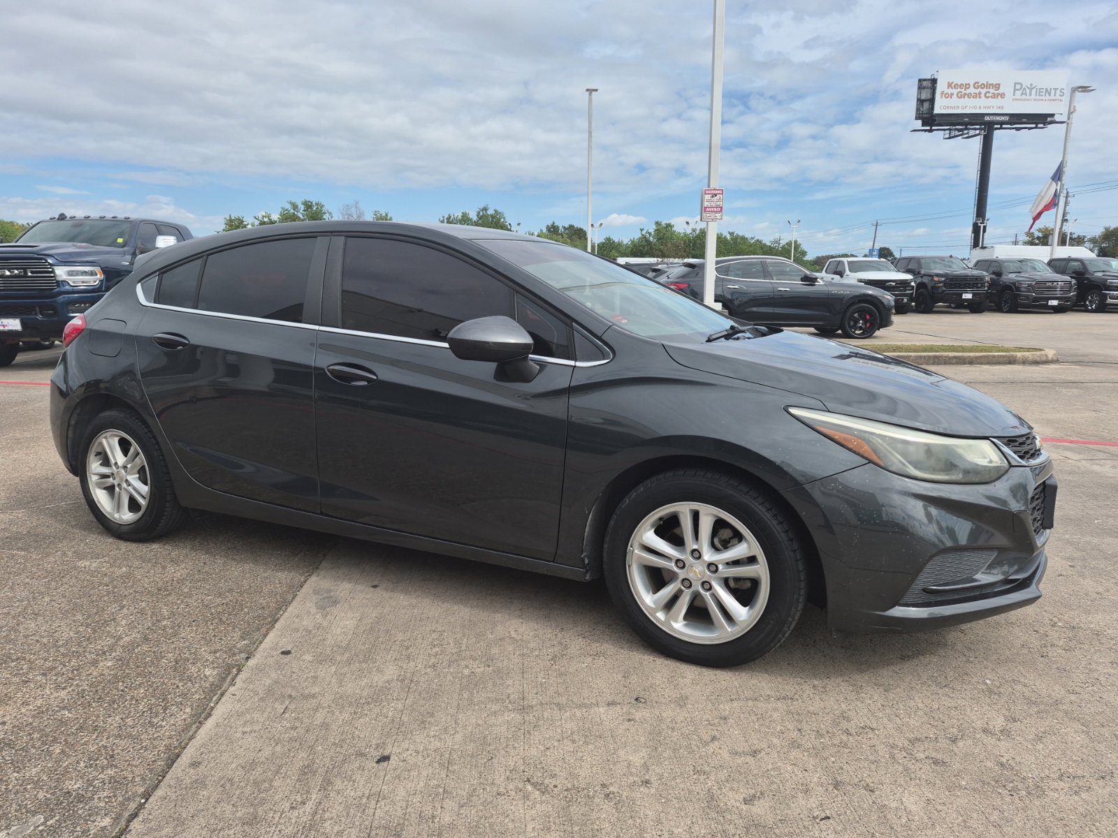 Used 2018 Chevrolet Cruze LT FWD image 4