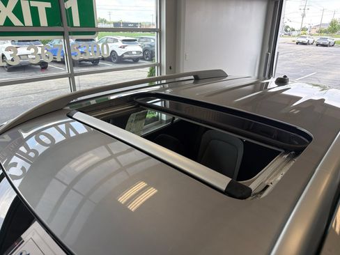 Used 2025 Hyundai Venue SEL FWD image 10