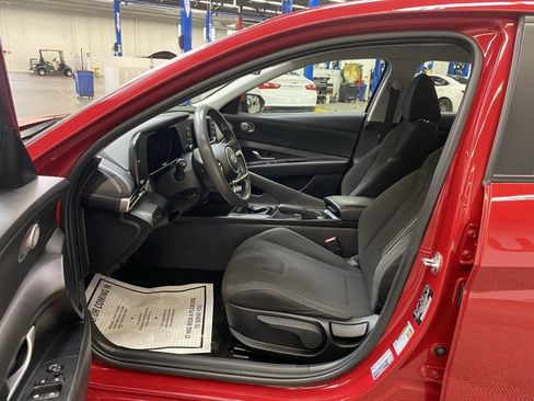 Used 2023 Hyundai Elantra SEL image 25