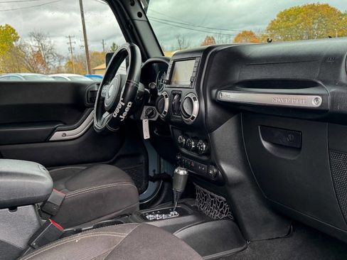 Used 2015 Jeep Wrangler Unlimited Sahara w/ Connectivity Group image 6