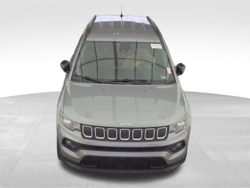 Used 2022 Jeep Compass Latitude AWD/4WD image 2