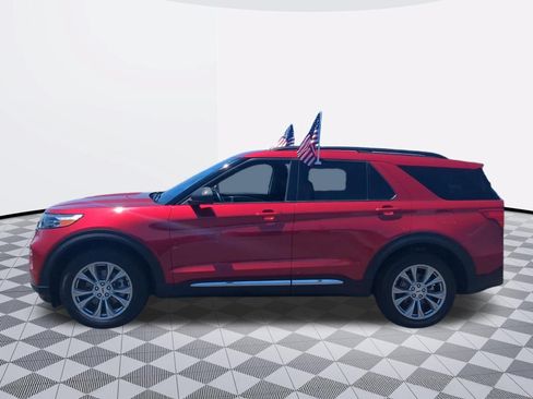 Used 2023 Ford Explorer XLT w/ Equipment Group 202A AWD/4WD image 4
