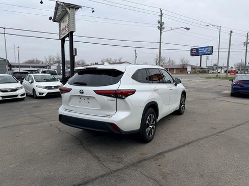 Used 2022 Toyota Highlander XLE image 8