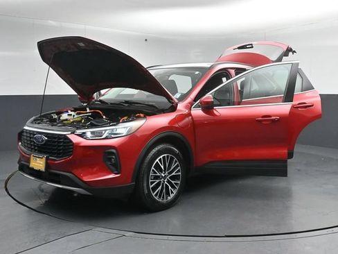 Certified 2025 Ford Escape SE w/ PHEV Premium Package FWD image 52