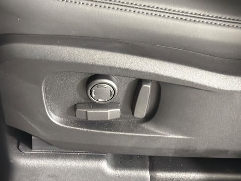 New 2026 Land Rover Defender 110 X-Dynamic SE image 24