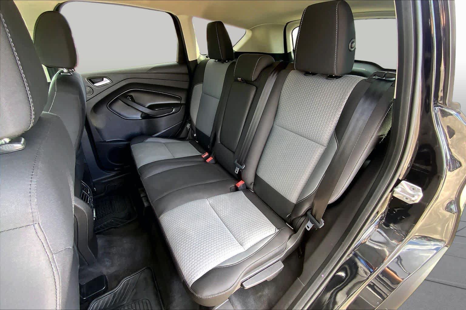 Used 2017 Ford Escape SE w/ Equipment Group 201A FWD image 19
