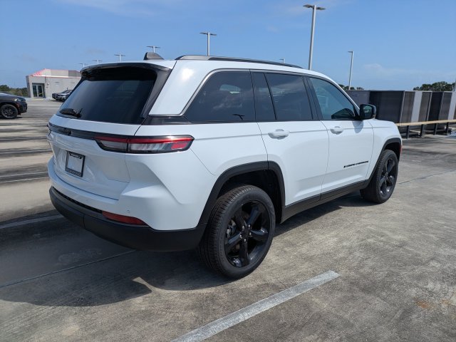 New 2026 Jeep Grand Cherokee Limited w/ Limited Altitude Package RWD image 4