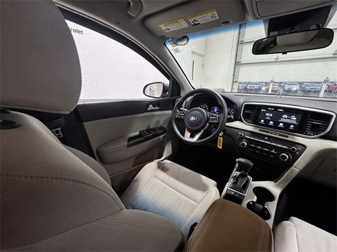 Used 2020 Kia Sportage LX image 12