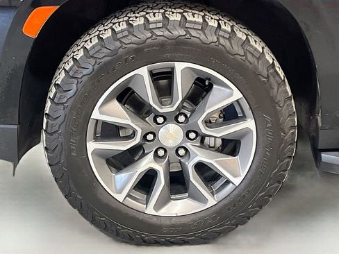 Used 2022 Chevrolet Suburban LT image 34