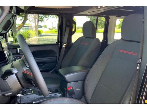 Used 2024 Jeep Wrangler Unlimited Rubicon w/ Technology Group image 25