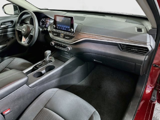 Used 2025 Nissan Altima 2.5 SV FWD image 27