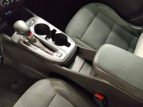 Used 2025 Chevrolet Trax RS w/ Sunroof Package FWD image 26