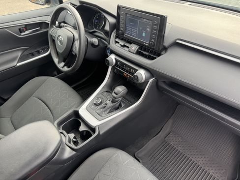 Used 2021 Toyota RAV4 XLE image 19
