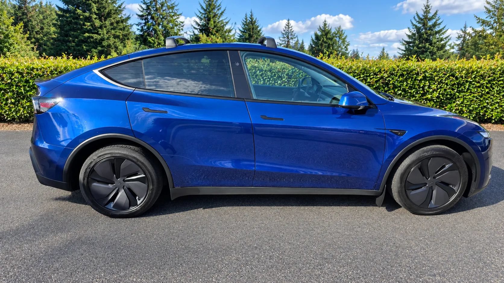 Used 2026 Tesla Model Y AWD image 4