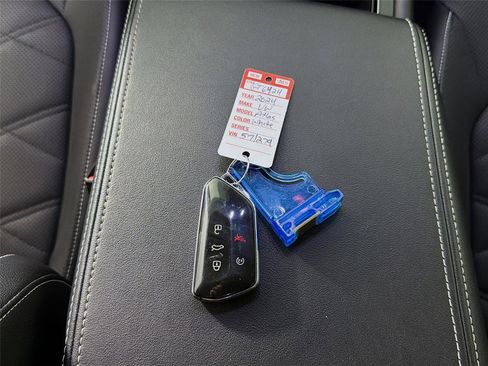 Used 2024 Volkswagen Atlas SE image 17