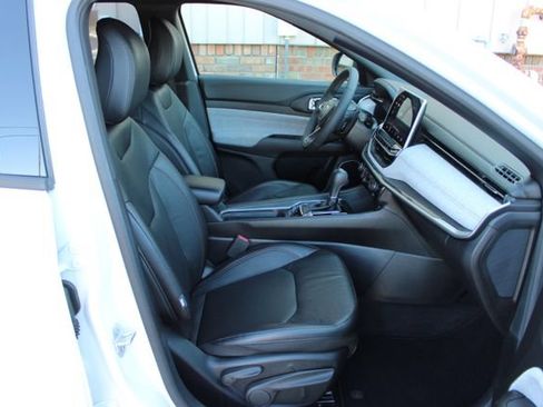 Used 2023 Jeep Compass Latitude AWD/4WD image 38