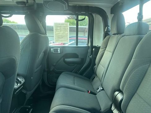 Used 2021 Jeep Gladiator Sport AWD/4WD image 17