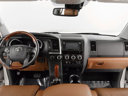 Used 2018 Toyota Sequoia Platinum image 13