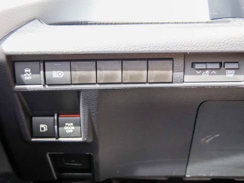 New 2026 Toyota Sienna LE FWD image 16