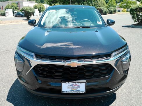 Certified 2024 Chevrolet Trax LS w/ LS Convenience Package FWD image 2