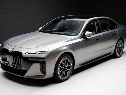 Used 2023 BMW 740i RWD image 5