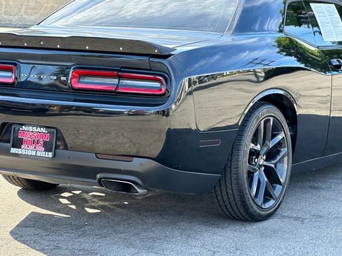Used 2019 Dodge Challenger R/T w/ Driver Convenience Group RWD image 8