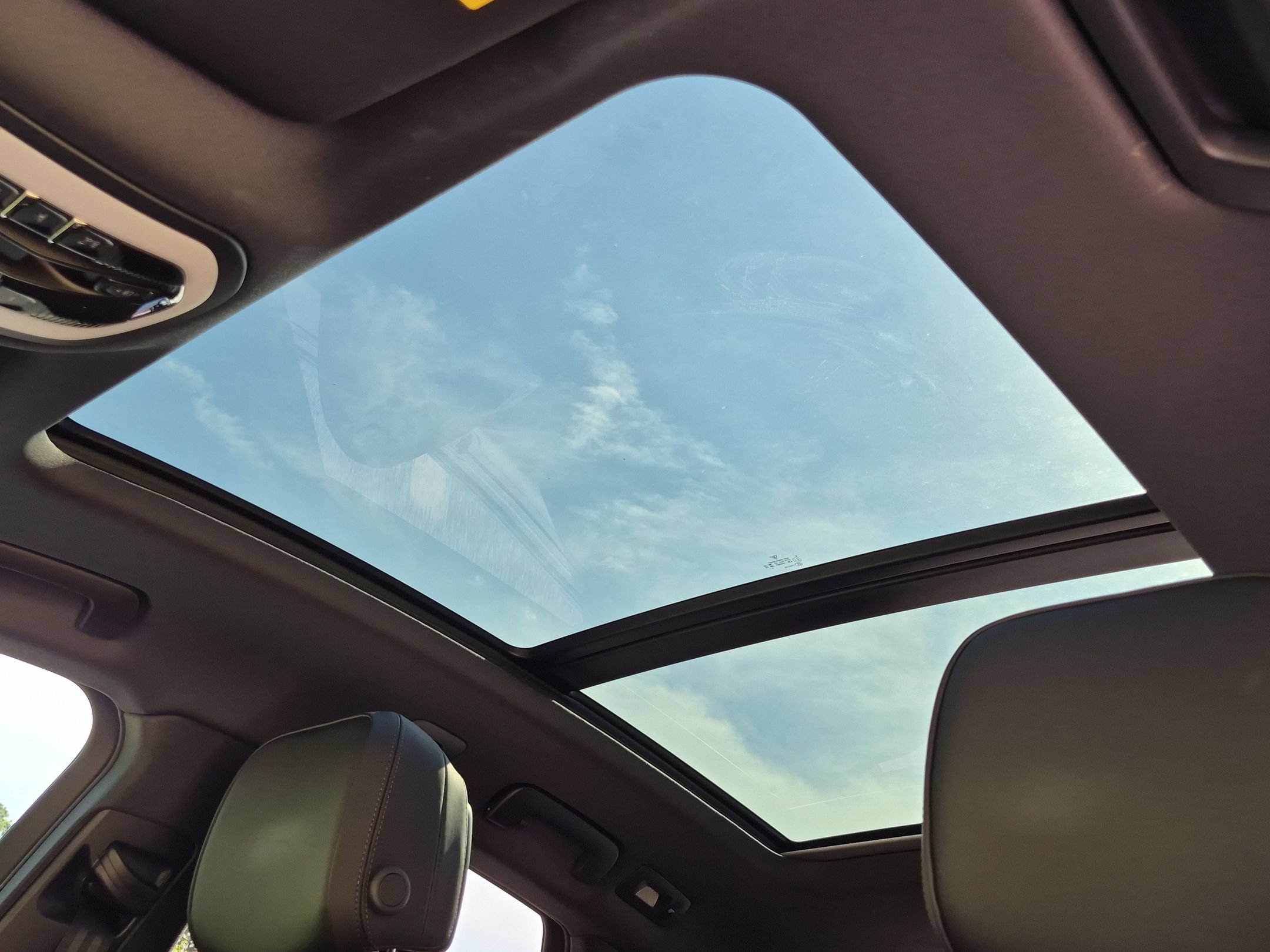 Certified 2026 Porsche Macan AWD/4WD image 18